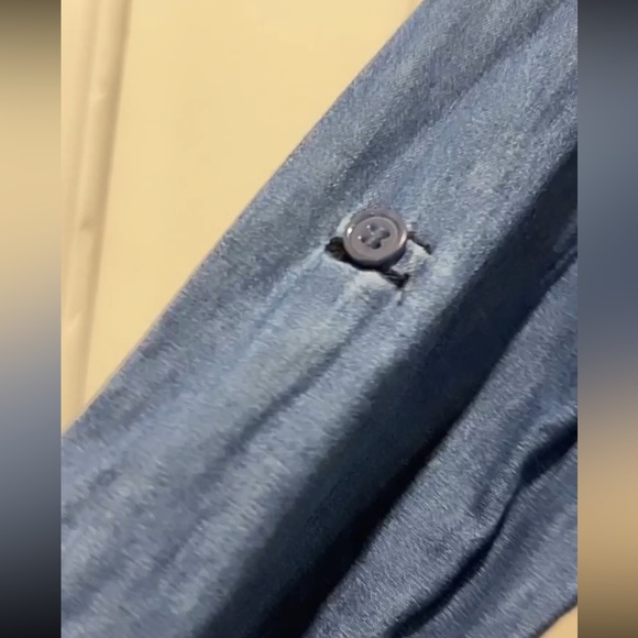 🛍️6/$25! Cropped “denim” wrap top - Picture 3 of 7